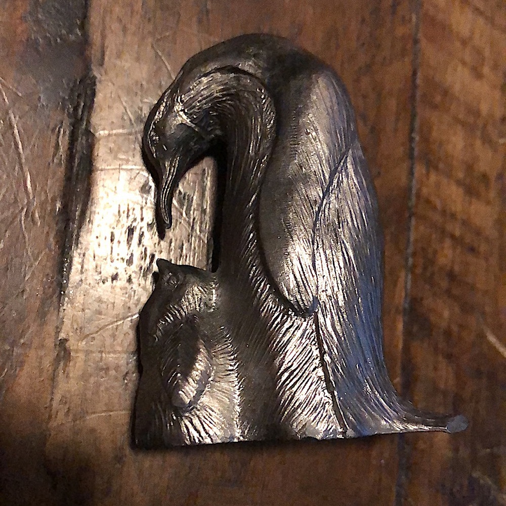 Signed Michael Ricker Pewter Penguin Parent & Chick - Picture 2 of 10